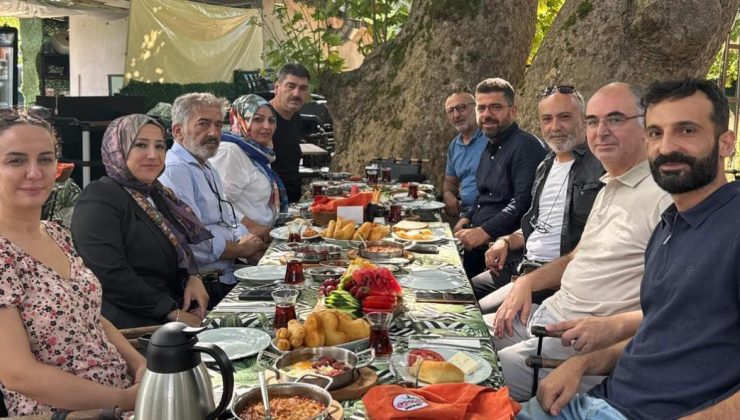 Ak Parti EyüpSultan Basın Bayramında Kahvaltı Programı Düzenledi