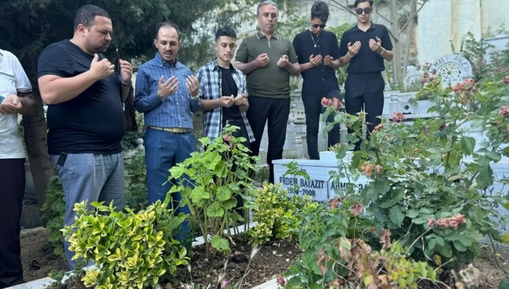 Erdem Bayazıt, Vefatının 17. Yılında Anıldı