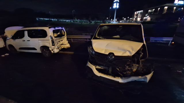 Eyüpsultan'da 16 araç birbirine girdi, yaralılar var