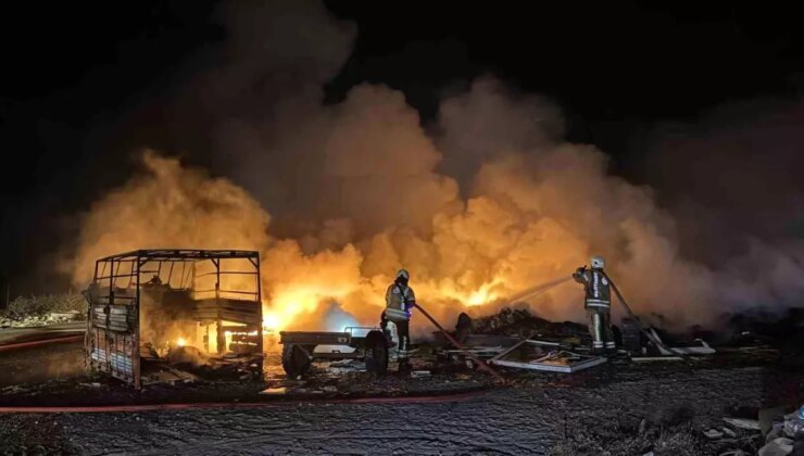 Eyüpsultan’da Lastik Deposunda Yangın Paniği