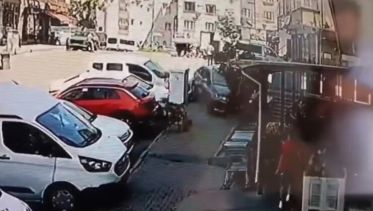 EYÜPSULTAN’da Otomobil Kaza Yaptı, Market Çalışanı Yaralandı