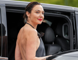 Gal Gadot, tepkiler nedeniyle Venedik Film Festivali’ne katılmaktan vazgeçti