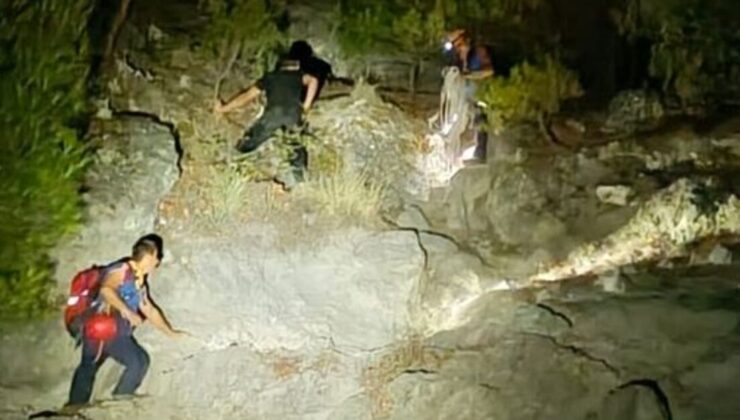 Yürüyüş yapan 3 kişi kayalıklarda mahsur kaldı