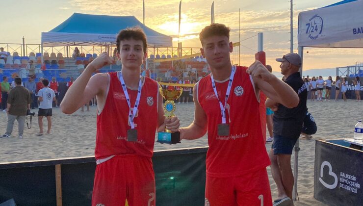 Eyüpsultanlı Gençler Türkiye Şampiyonası’nda Tarihe Geçti