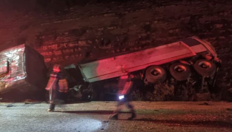 Adana’da devrilen kamyon karı kocayı ayırdı: 1 ölü, 1 yaralı