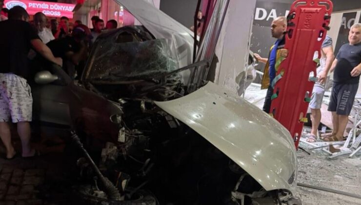 Adana’da otomobil mobilya mağazasına girdi