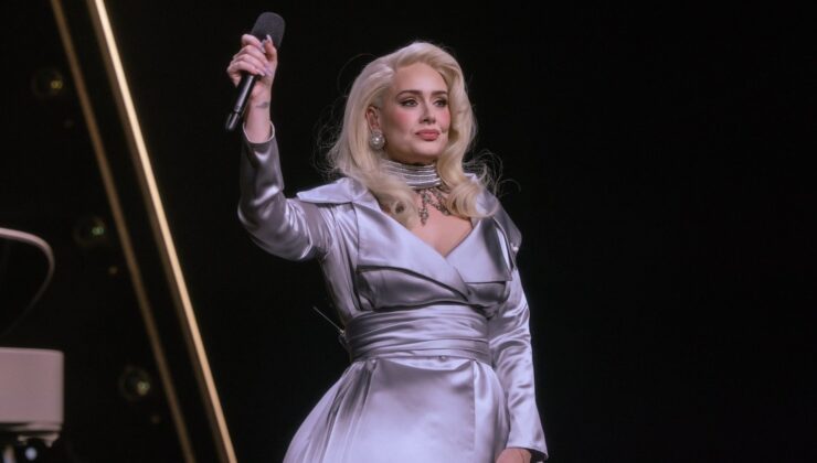 Adele, 10 yıl sonra yeniden Super Bowl devre arası için görüşüyor