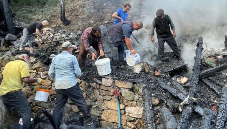Artvin’de 3 katlı ev yangında küle döndü