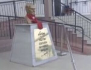 Balıkesir’de çocukların Türk bayrağı ve Atatürk sevgisi okul kamerasında