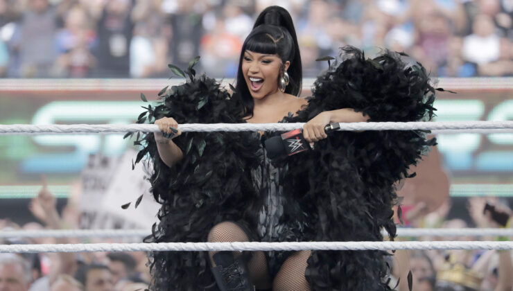 Cardi B dördüncü çocuğuna hamile