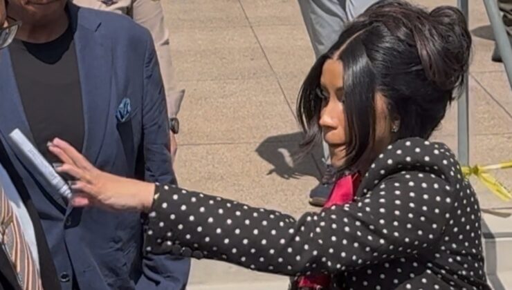 Cardi B hamilelik sorusuna kalem fırlatarak tepki gösterdi