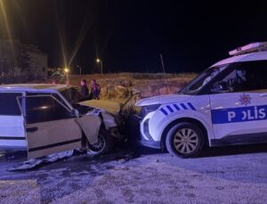 Dur ihtarına uymadı! Ekip aracına çarptı