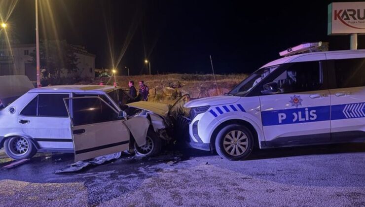 Dur ihtarına uymadı! Ekip aracına çarptı