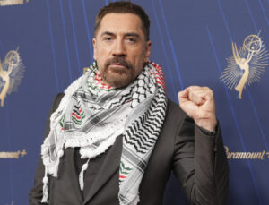 Emmy Ödülleri’ne damga vuran anlar: Törende Filistin protestosu