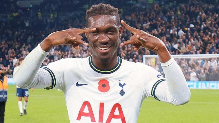 Fenerbahçeden son imza Yıldız futbolcu hazırda bekliyor