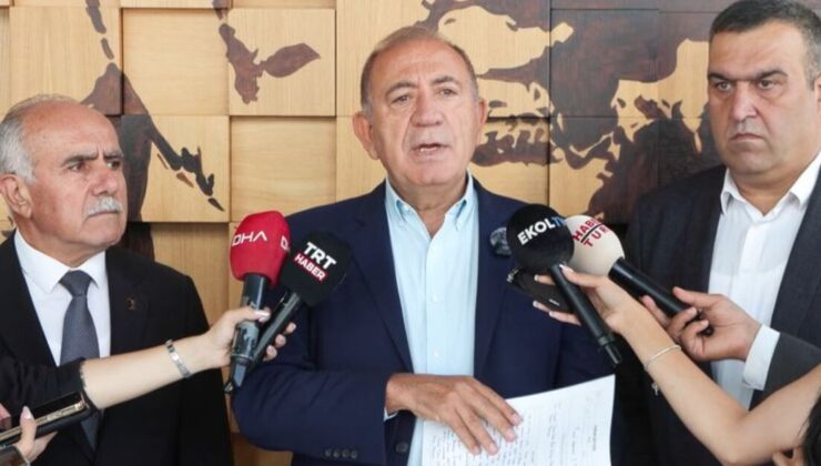 Gürsel Tekin: Kadıköy Meydanı’nda nasıl yuhalattınız