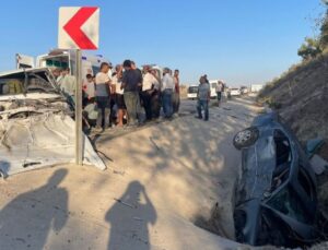 Hatay’da iki otomobil çarpıştı: 1 ölü, 3 yaralı