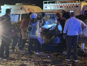 İzmir’de kaza yapan kamyonette sıkışan 3 kişi yaralandı