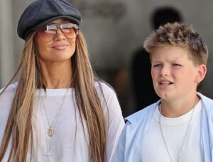 Jennifer Lopez eski eşi Ben Affleck’in oğluna üvey annelik yapmaya devam ediyor