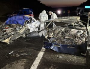 Karabük’te 2 otomobilin çarpıştığı kazada 3 kişi öldü, 5 kişi yaralandı