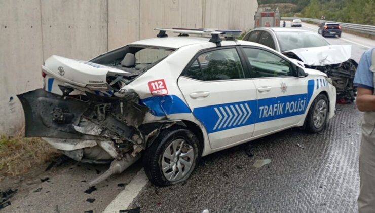 Kazaya müdahale eden polislerin aracına otomobil çarptı: 2’si polis 8 yaralı