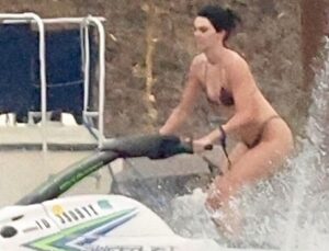 Kendal Jenner’dan jet ski şovu