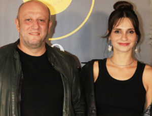 Meriç Aral ile Serkan Keskin, oğulları Güneş’i kucaklarına aldı