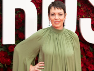 Olivia Colman: Seks sahneleri eşimi aldatıyor hissi veriyor