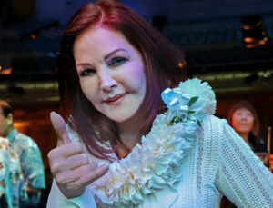 Priscilla Presley kızı Lisa Marie ile Michael Jackson’ın evliliğini ve cinsel hayatını anlattı