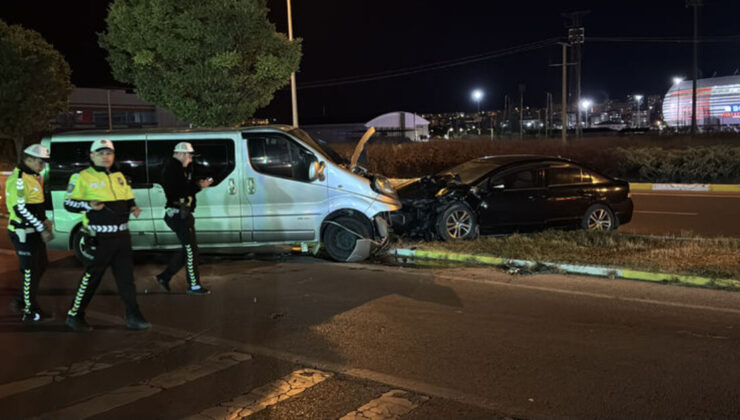 Sivas’ta trafik kazasında 3’ü Sivasspor altyapı futbolcusu 5 kişi yaralandı