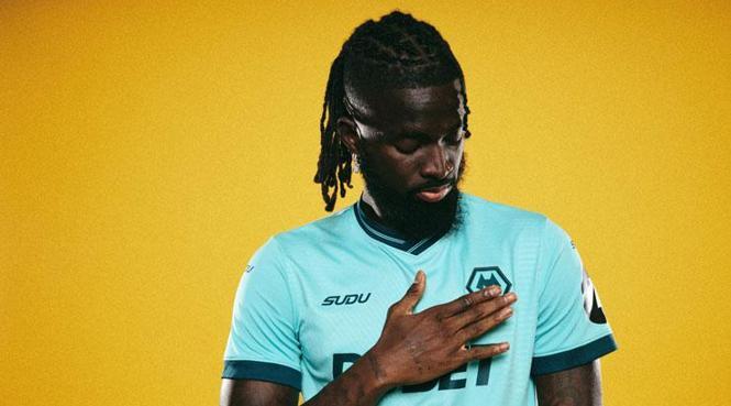 Wolves'tan santrfor takviyesi