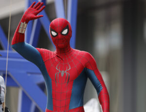 Tom Holland’ın set kazası sonrası çekimin durdurulması 14 milyon dolara mâl olacak