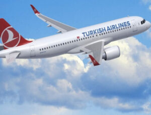 Bir şaka yaptı uçaktan indirildi!