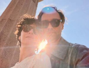 Birce Akalay ile Hakan Kurtaş’ın aşk albümü