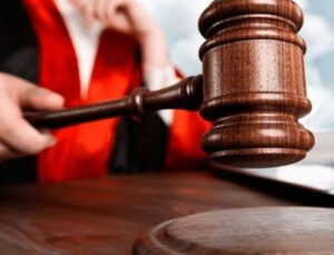 Dikkat! İş arkadaşının masa altı fotoğrafını çekti… Büyük ceza!