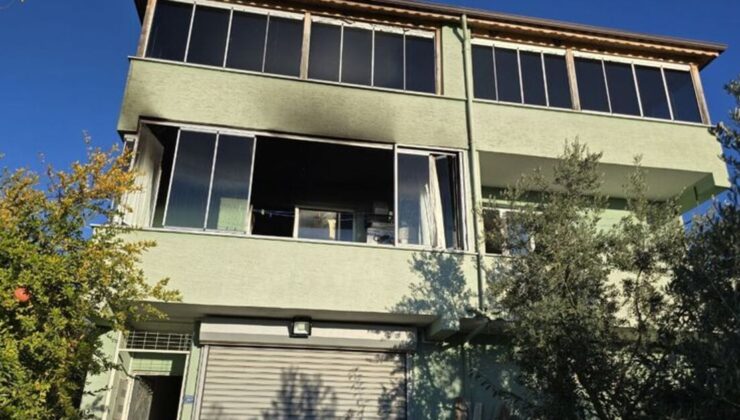 Ev yangınında yaşlı çift dumandan etkilendi