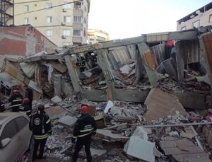 Gebze’de 7 katlı bina çöktü! Aynı aileden 4 kişi öldü!