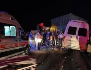 Hatay’da işçi servisi traktöre çarptı: 14 yaralı