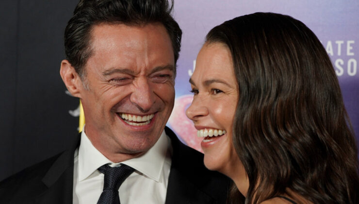 Hugh Jackman ile sevgilisi Sutton Foster ilk kez çift olarak kırmızı halıda