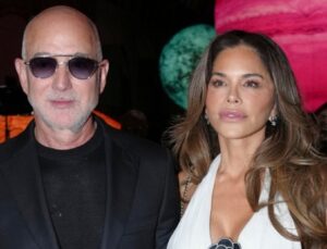 Jeff Bezos ile Lauren Sanchez,  Paris Moda Haftası’nda