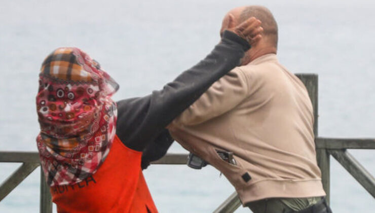 Mahsur kaldığı falezlerden kurtarıldı, gazetecilere saldırdı