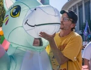 Pedro Pascal da ‘Krallara Hayır’ protestosuna katıldı