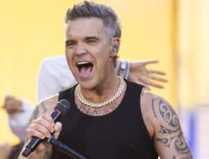 Robbie Williams üniversite kuruyor