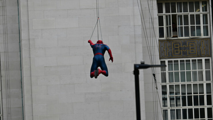 Set kazası sonrası Tom Holland kamera sete döndü