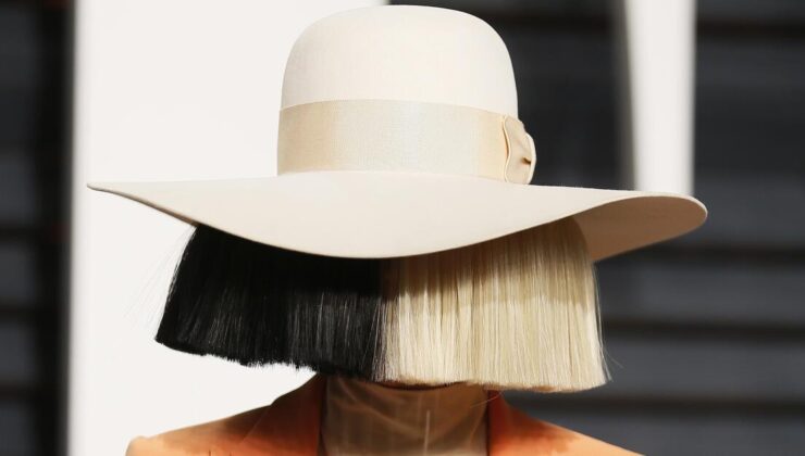 Ünlü şarkıcı Sia velayet mücadelesini kazandı