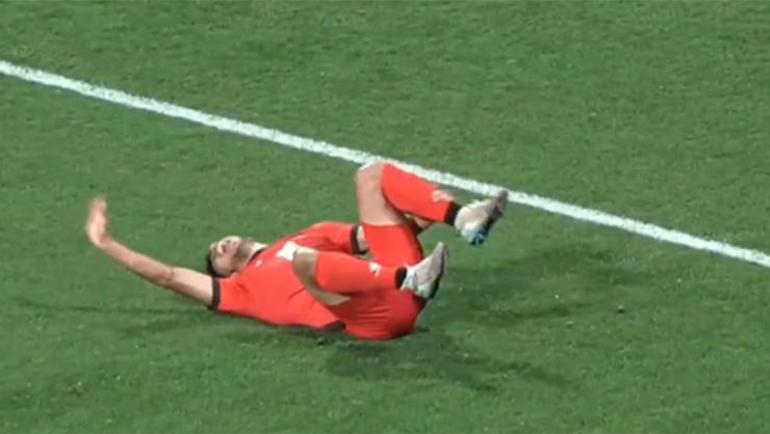 Ürdün-Bolivya maçına hakem Mehmet Türkmen damga vurdu Acılar içinde sahadan çıktı