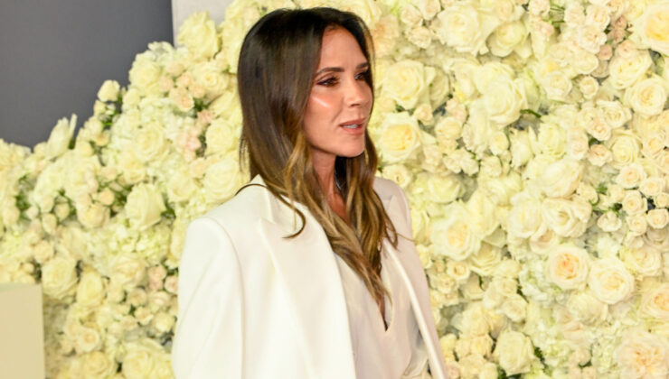 Victoria Beckham belgesel galasında oğlu Brooklyn’i yanında göremese de unutmadı