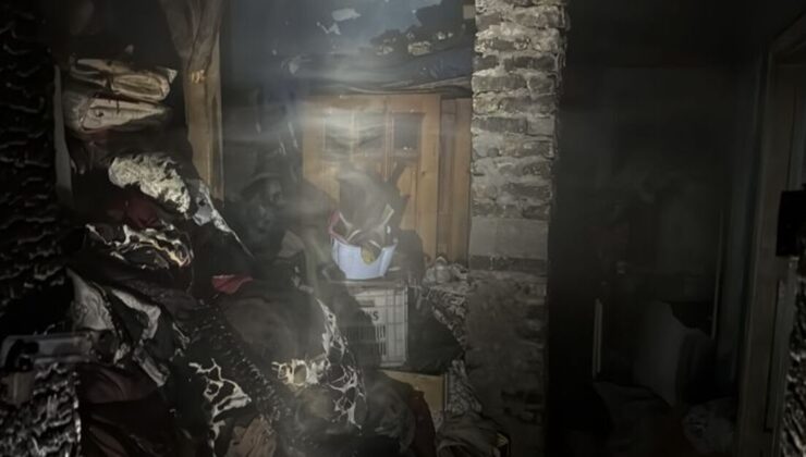 Apartman dairesinde çıkan yangını itfaiye söndürdü