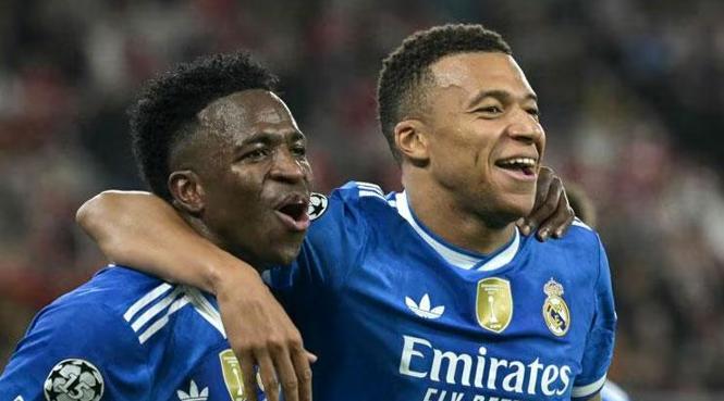 Mbappe yine sahnede