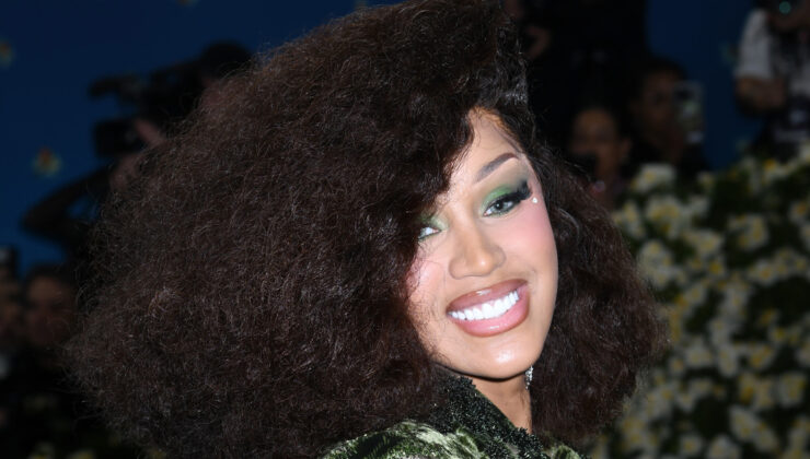 Cardi B, 3 aydır saçını yıkamadığını itiraf etti